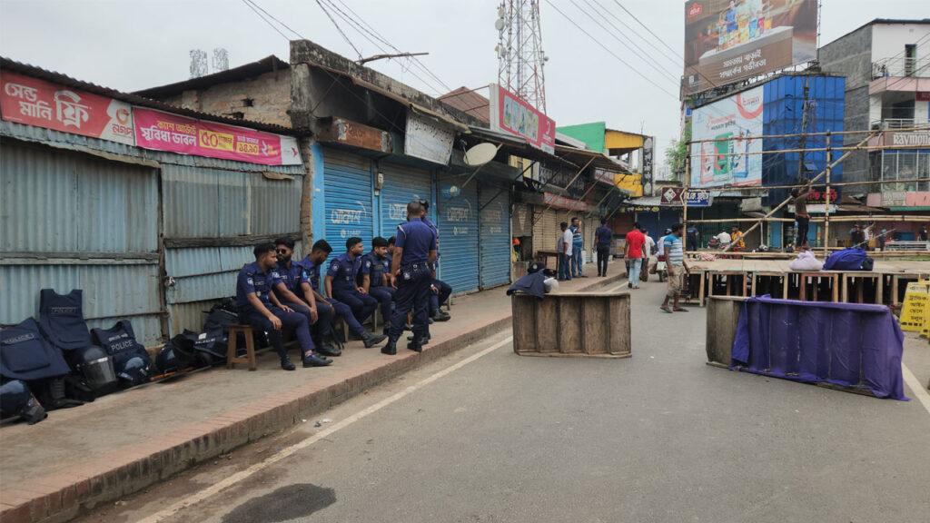 গোপালগঞ্জে চলছে কারফিউ, জেলাজুড়ে থমথমে পরিবেশ