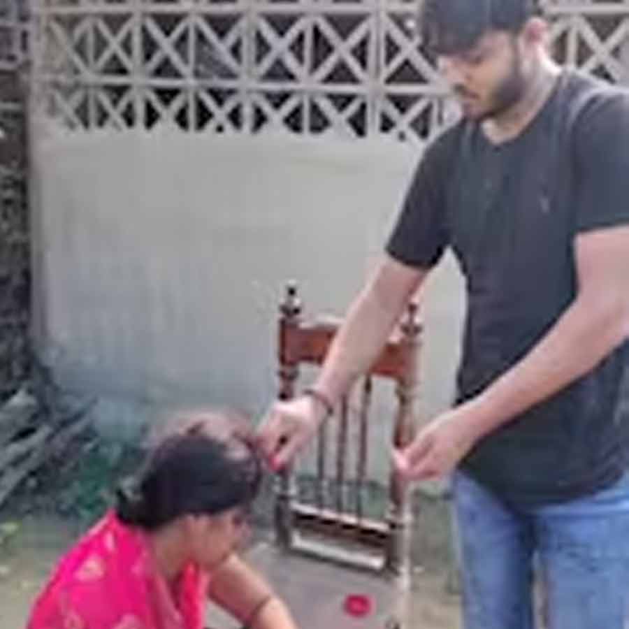 মারধর করে স্ত্রীর সঙ্গে ভাইপোর বিয়ে দিলেন কাকা!সোস্যাল মিডিয়ায় তোলাপাড় !