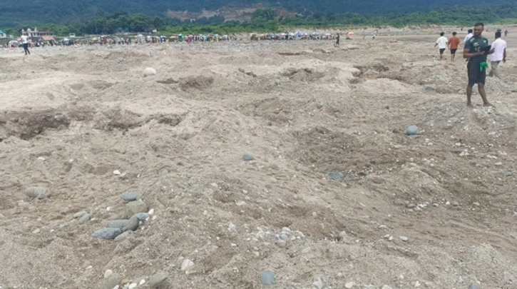 হরিলুটে সাদাপাথর শূন্যতা আর ধ্বংসের চিহ্ন