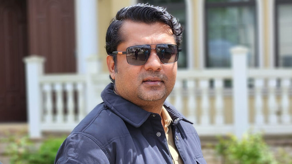 শাহরিয়ার নাজিম জয়ের খোলামেলা পোস্ট: ‘অনেক স্বার্থপর বাবা দেখেছি’