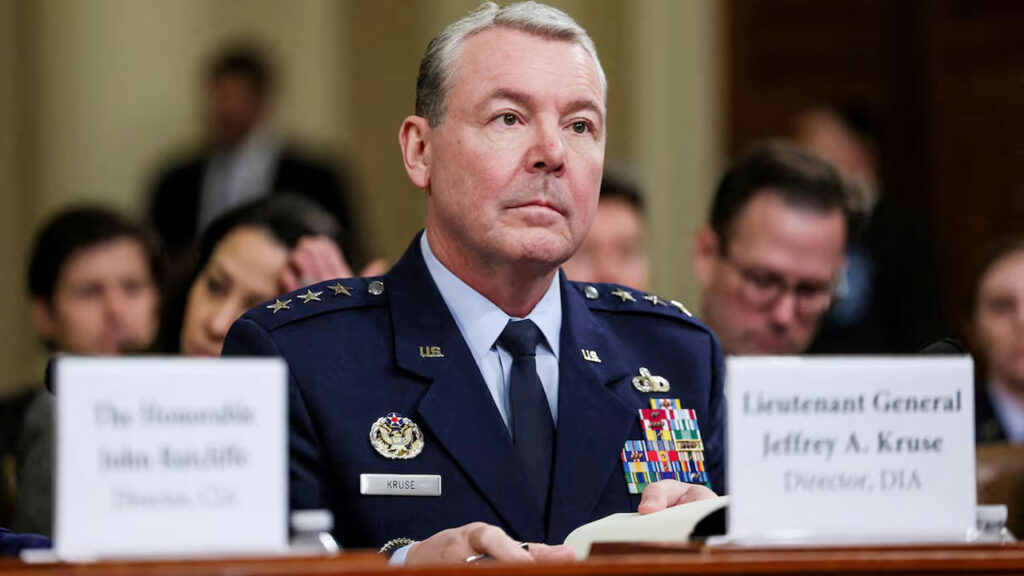 ইরানে মার্কিন হামলার তথ্য ফাঁস : চাকরি হারালেন গোয়েন্দা বিভাগের প্রধান