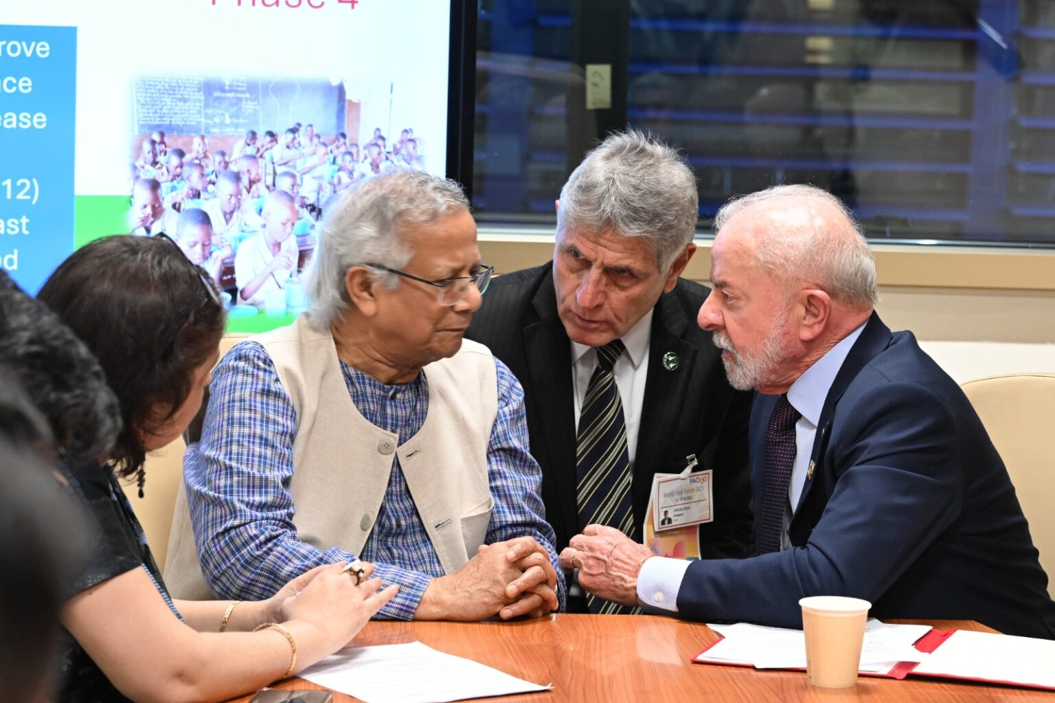 রোমে ব্রাজিলের প্রেসিডেন্টের সঙ্গে অধ্যাপক ইউনূসের বৈঠক