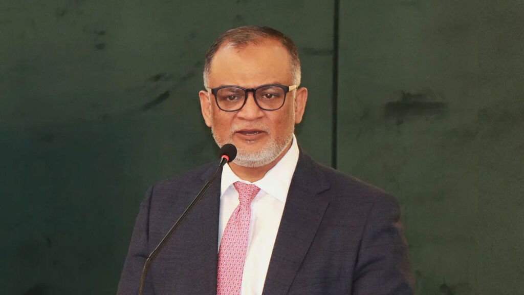 সরকার ভোজ্যতেলের দাম বাড়ায়নি : বাণিজ্য উপদেষ্টা