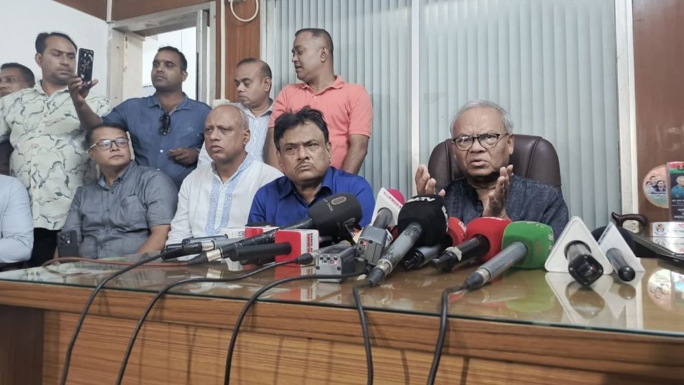 আওয়ামী লীগ সচল নাকি নিষিদ্ধ থাকবে–সিদ্ধান্ত নেবে কে, জানালেন রিজভী