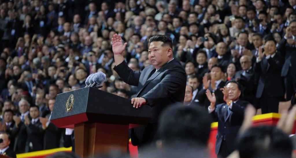 রুশ ও চীনা নেতাদের পাশে বসিয়ে ‘ক্ষমতা’ দেখালেন কিম জং উন