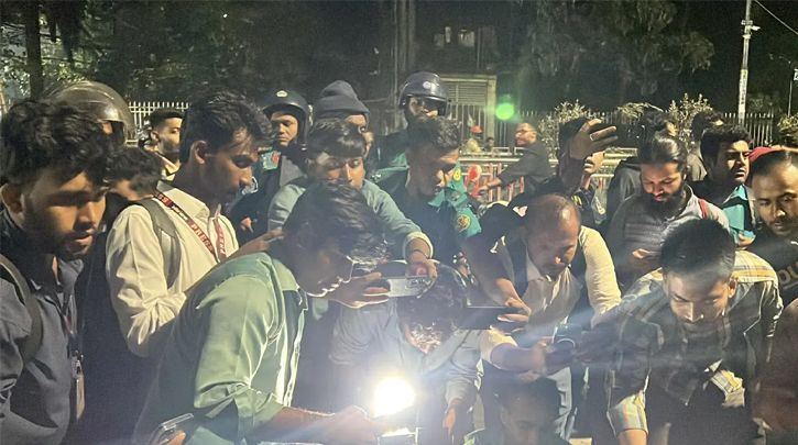 ঢাকা বিশ্ববিদ্যালয়ের টিএসসি এলাকায় ককটেল বিস্ফোরণ