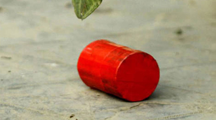 রাজধানীর তিন স্থানে ককটেল বিস্ফোরণ, মোটরসাইকেলে আগুন