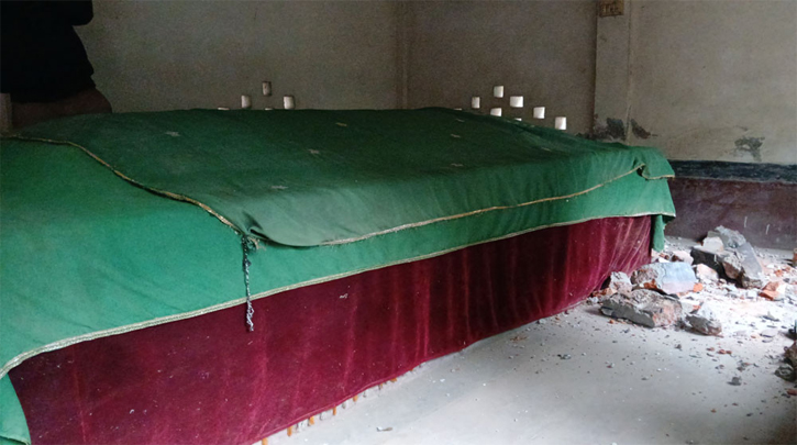 রাতের আঁধারে চার মাজারে হামলা