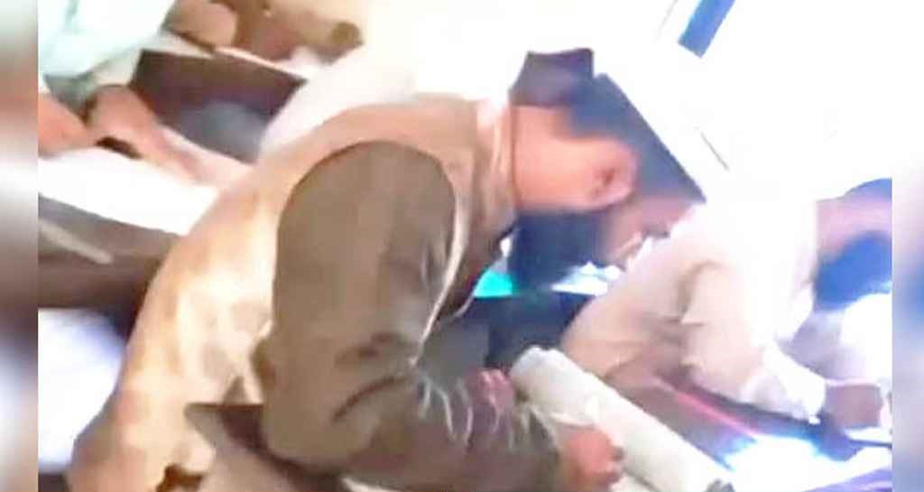 প্রকাশ্যে বই খুলে পরীক্ষা দেওয়ার ভিডিও ভাইরাল