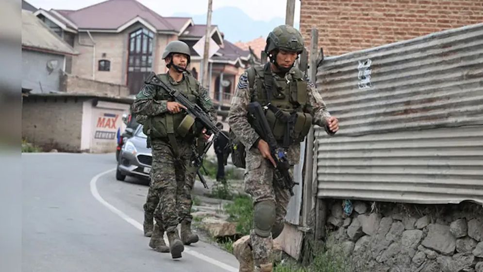 নতুন বছরে যুদ্ধে জড়াতে পারে ভারত-পাকিস্তান