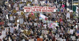 বিক্ষোভে ফুঁসছে যুক্তরাষ্ট্র, ৮০ লাখ কণ্ঠে ট্রাম্প হঠানোর ডাক