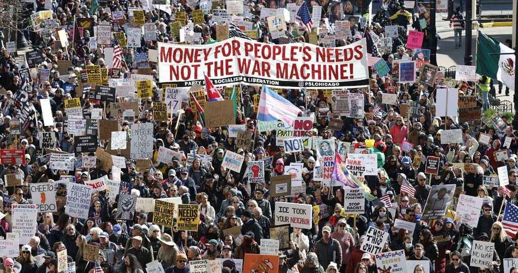 বিক্ষোভে ফুঁসছে যুক্তরাষ্ট্র, ৮০ লাখ কণ্ঠে ট্রাম্প হঠানোর ডাক