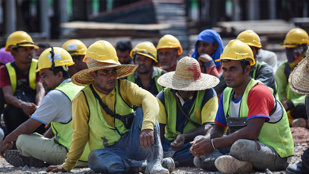 মালয়েশিয়ায় সব বিদেশি কর্মীর জন্য বড় দুঃসংবাদ