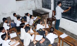 বেসরকারি স্কুলে অবসরপ্রাপ্ত শিক্ষক নিয়োগ কেন দিচ্ছে সরকার?