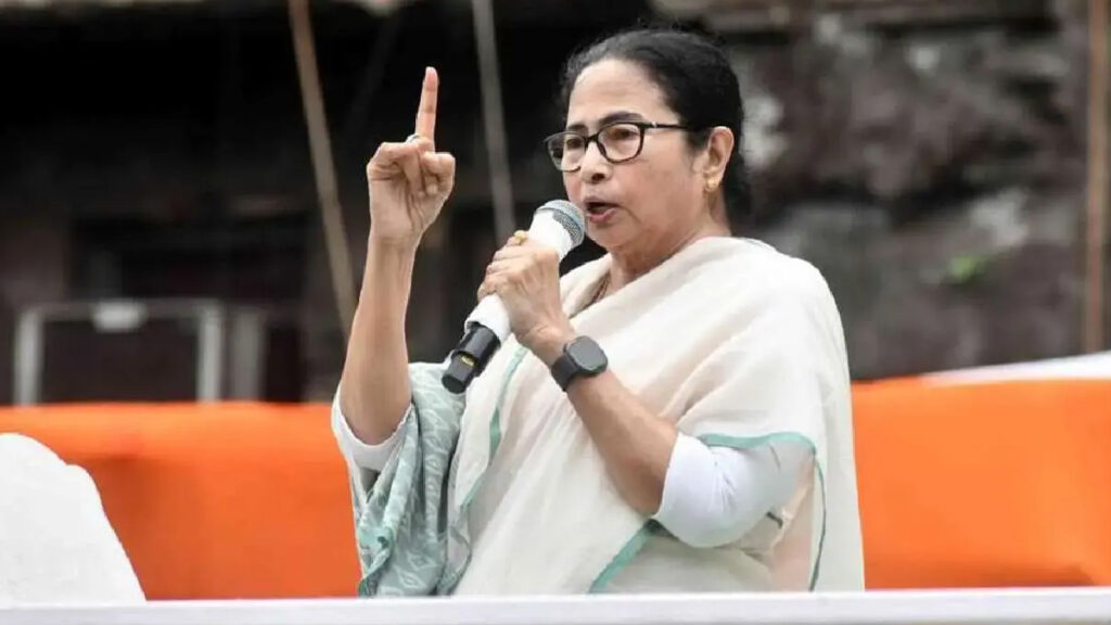 হঠাৎ বাতিল কলকাতার বৈঠক, বিকেলে দিল্লির পথে মমতা ব্যানার্জি