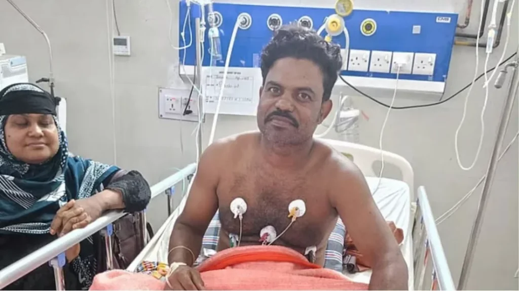 সাপ ধরতে গিয়ে গোখরার ছোবল, হাসপাতালে চিকিৎসাধীন ‘বিষঝাড়া ওঝা’