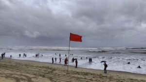 লঘুচাপের প্রভাবে উত্তাল সাগর, চার সমুদ্রবন্দরে ৩ নম্বর সতর্ক সংকেত