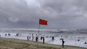 চার সমুদ্রবন্দরে ৩ নম্বর সতর্কসংকেত, উপকূলে ঝোড়ো হাওয়ার শঙ্কা