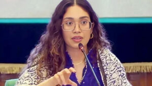 পরীক্ষা দিয়ে লাইনে দাঁড়িয়েই ড্রাইভিং লাইসেন্স নিলেন জাইমা রহমান