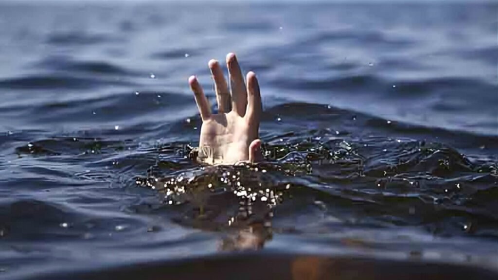মহানন্দায় গোসল করতে নেমে প্রাণ গেল দুই কলেজ শিক্ষার্থীর