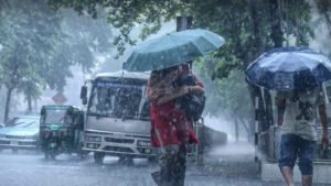 পাঁচ জেলায় ভারী থেকে অতি ভারী বৃষ্টির পূর্বাভাস, ভূমিধসের শঙ্কা