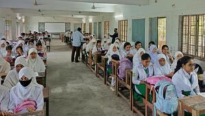 শিক্ষাপ্রতিষ্ঠানে নিরাপদ সড়কের সচেতনতা বাড়াচ্ছে বিআরটিএ