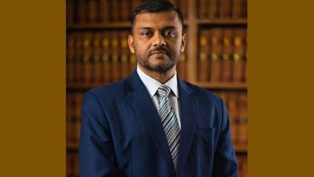 আবরার হত্যা মামলায় আসামিপক্ষে আইনজীবী হওয়ায় শিশির মনিরকে বহিষ্কারের দাবি