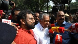 দিল্লিতে একের পর এক আটক, সাবেক মুখ্যমন্ত্রী পিনারাই বিজয়নকে ঘিরে চাঞ্চল্য